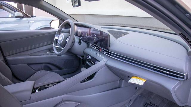 Photo of 2025 Amazon Gray Hyundai ELANTRA