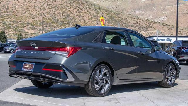 Photo of 2025 Amazon Gray Hyundai ELANTRA