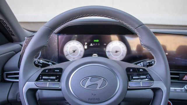 Photo of 2025 Amazon Gray Hyundai ELANTRA