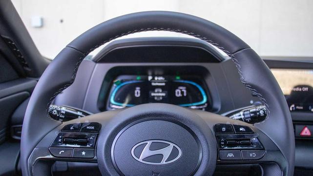 Photo of 2025 Fluid Metal Hyundai ELANTRA