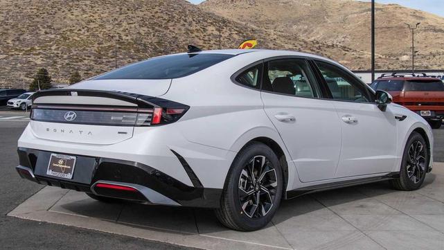 Photo of 2025 Serenity White Hyundai SONATA