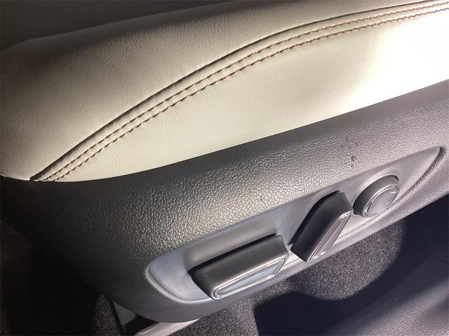 Photo of 2025 Pearl Toyota RAV4