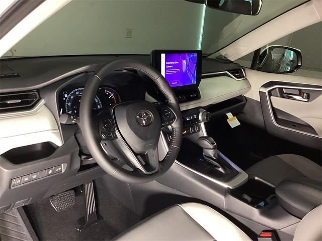 Photo of 2025 Pearl Toyota RAV4
