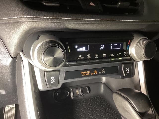 Photo of 2020 Super White Toyota RAV4