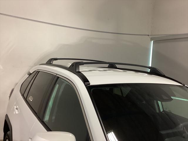Photo of 2020 Super White Toyota RAV4