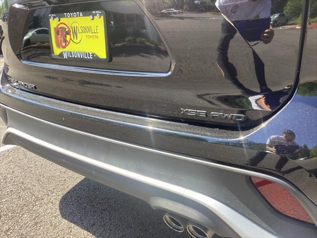 Photo of 2023 Midnight Black Metallic Toyota Highlander