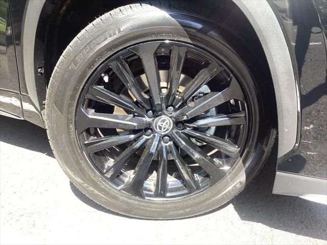 Photo of 2023 Midnight Black Metallic Toyota Highlander