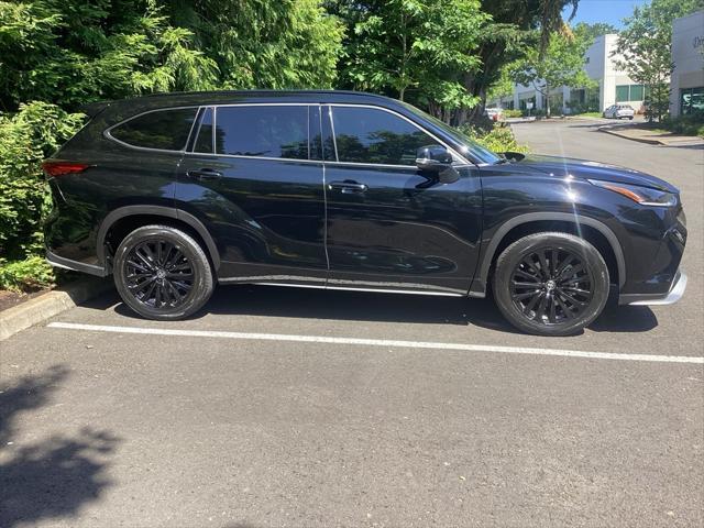 Photo of 2023 Midnight Black Metallic Toyota Highlander