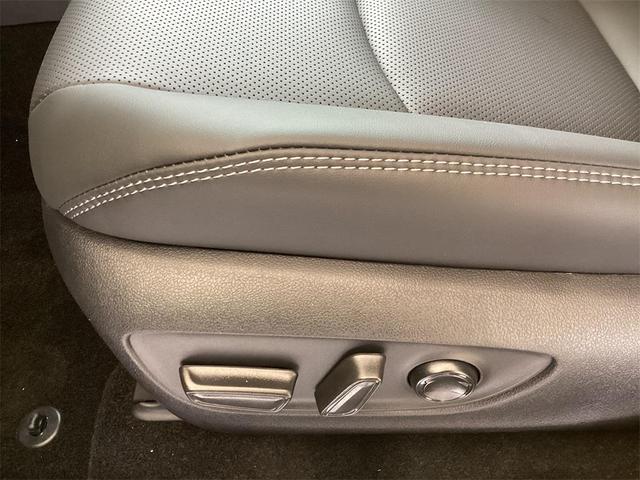 Photo of 2025 Wind Chill Pearl Toyota RAV4