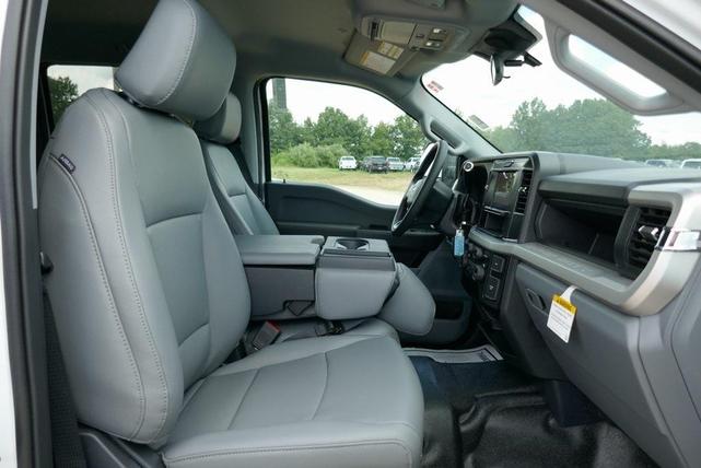 Photo of 2025 Oxford White Ford F-250