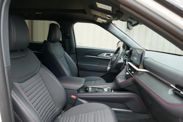 Photo of 2025 Star White Ford Explorer