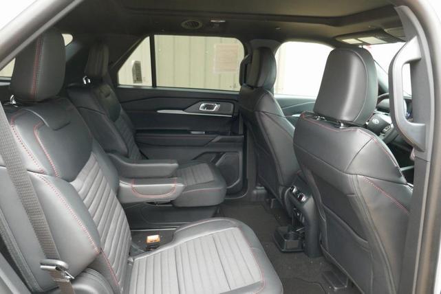 Photo of 2025 Star White Ford Explorer