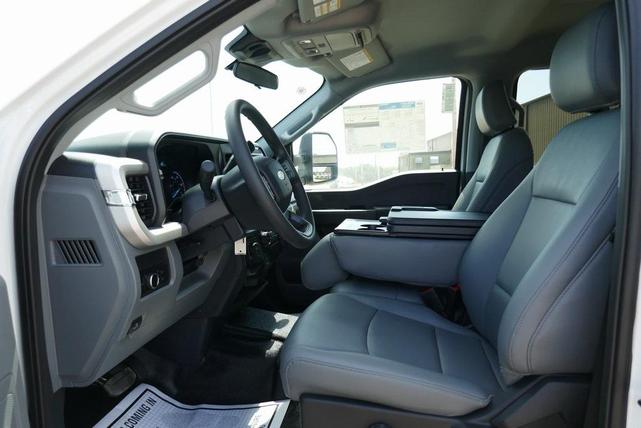 Photo of 2025 Oxford White Ford F-250