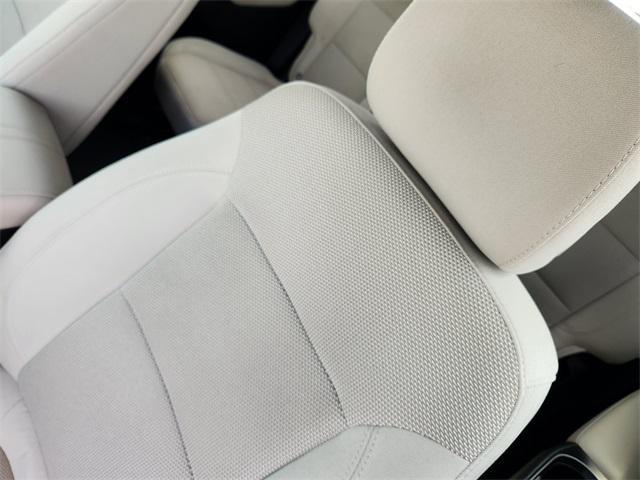 Photo of 2022 Summit White Chevrolet Traverse