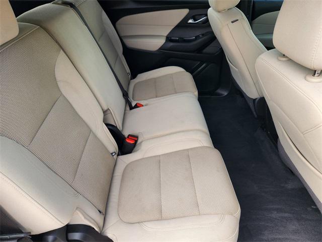Photo of 2022 Summit White Chevrolet Traverse
