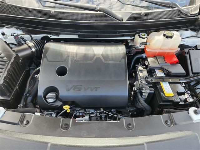 Photo of 2022 Summit White Chevrolet Traverse