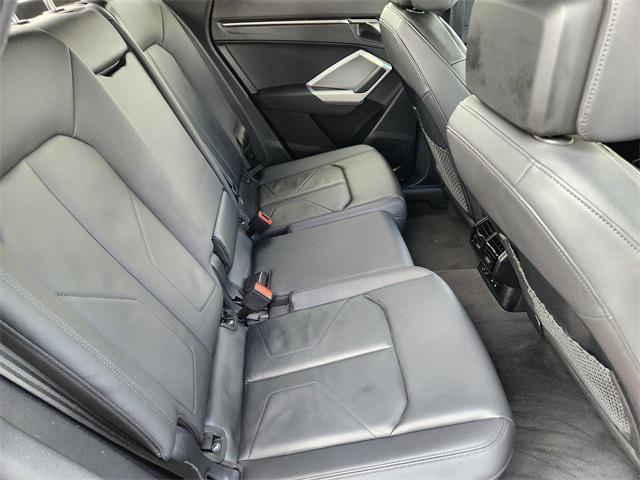 Photo of 2023 04h Audi Q3
