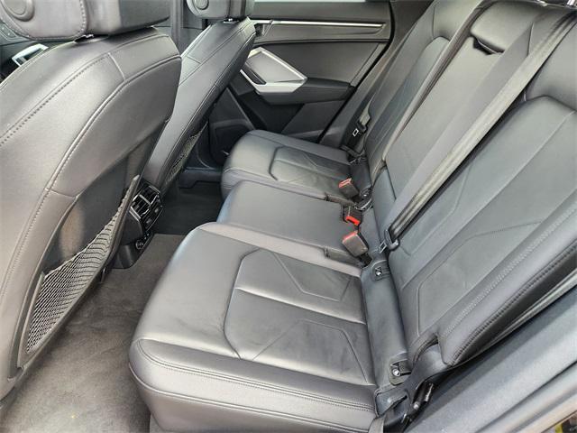 Photo of 2023 04h Audi Q3