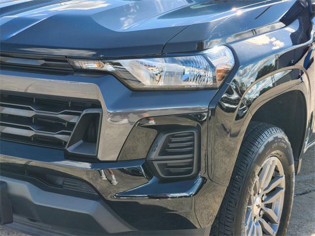 Photo of 2023 Black Chevrolet Colorado