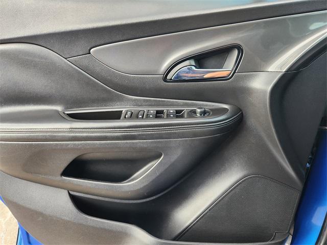 Photo of 2017 Coastal Blue Metallic Buick Encore