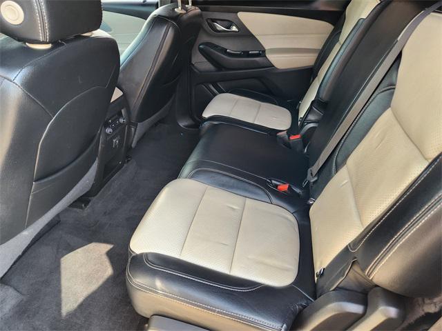 Photo of 2022 Summit White Chevrolet Traverse