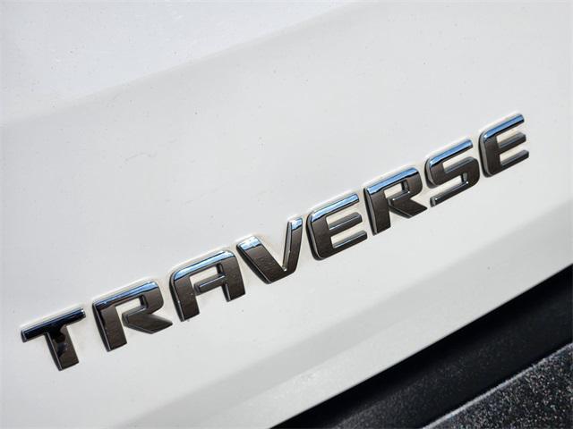 Photo of 2022 Summit White Chevrolet Traverse