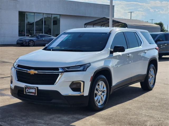 Photo of 2022 Summit White Chevrolet Traverse