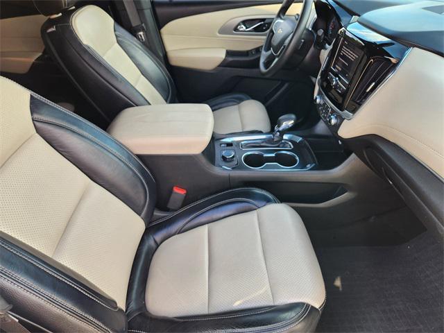 Photo of 2022 Summit White Chevrolet Traverse
