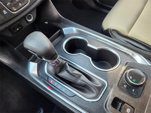 Photo of 2022 Summit White Chevrolet Traverse