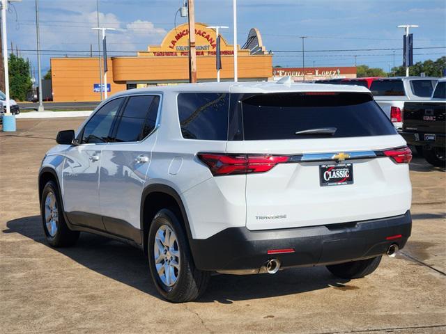 Photo of 2022 Summit White Chevrolet Traverse