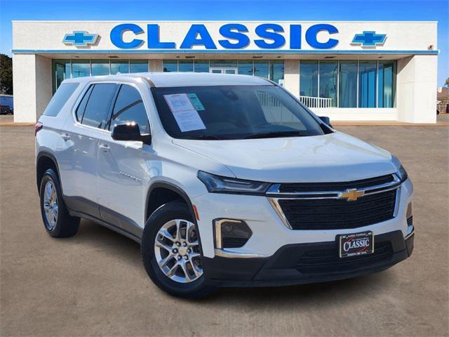 Photo of 2022 Summit White Chevrolet Traverse