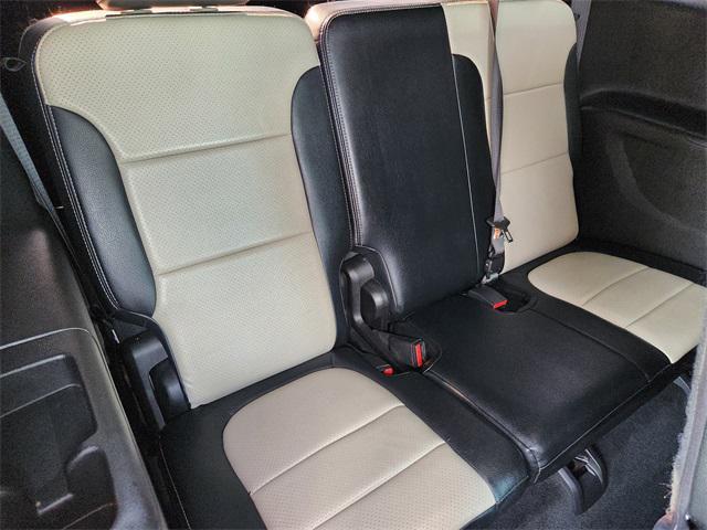 Photo of 2022 Summit White Chevrolet Traverse