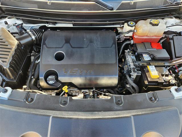 Photo of 2022 Summit White Chevrolet Traverse