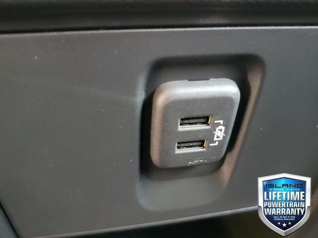 Photo of 2023 Black Cherry Metallic Chevrolet Traverse
