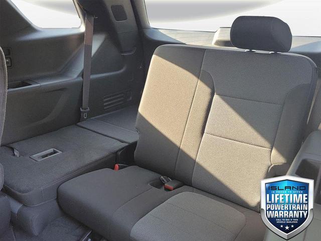 Photo of 2023 Black Cherry Metallic Chevrolet Traverse