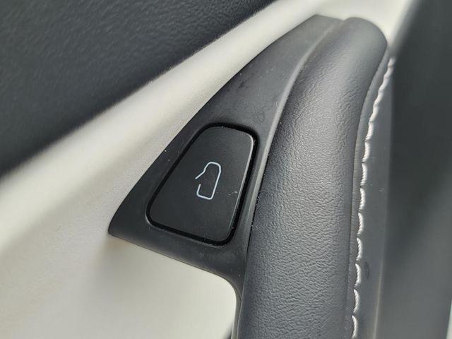 Photo of 2022 Pearl White Multi-Coat Tesla Model Y
