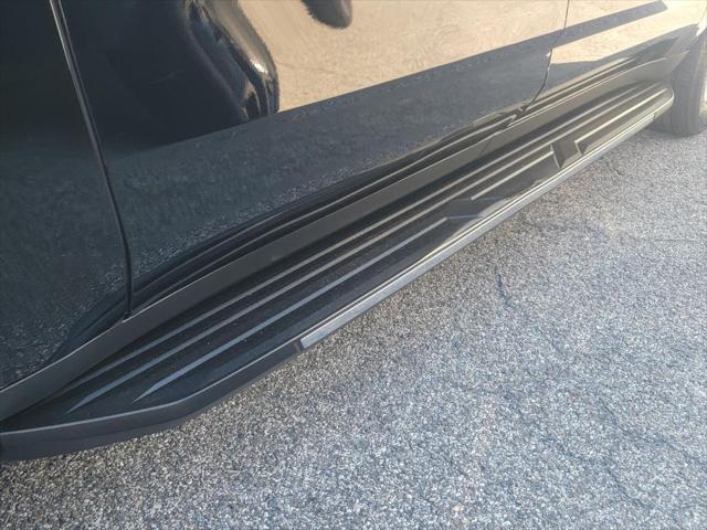 Photo of 2022 Black Chevrolet Suburban