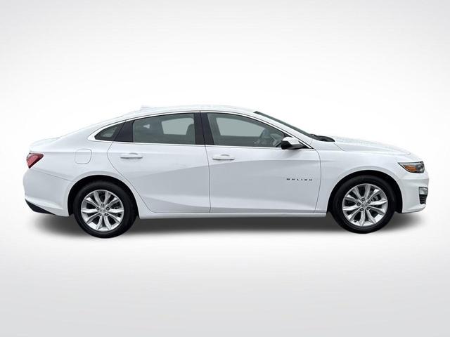 Photo of 2022 Summit White Chevrolet Malibu