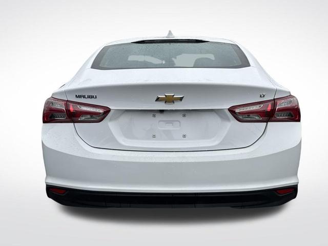 Photo of 2022 Summit White Chevrolet Malibu