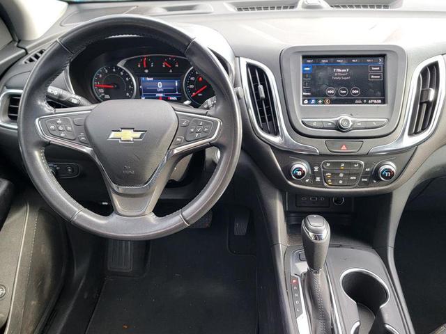 Photo of 2022 Silver Ice Metallic Chevrolet Equinox