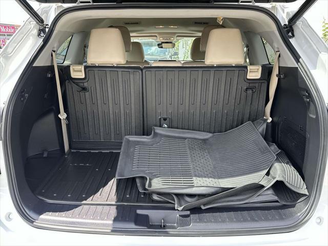 Photo of 2022 Wind Chill Pearl Toyota Highlander