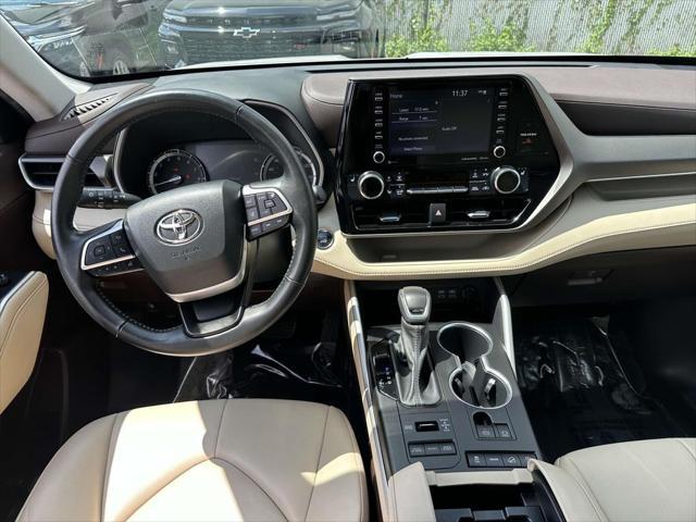 Photo of 2022 Wind Chill Pearl Toyota Highlander