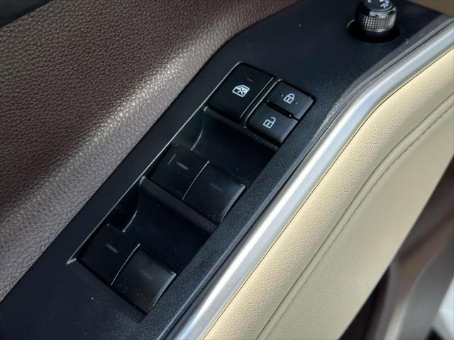 Photo of 2022 Wind Chill Pearl Toyota Highlander