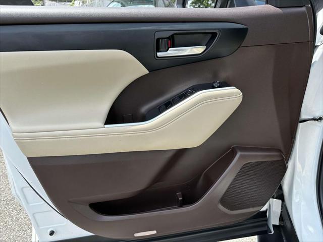 Photo of 2022 Wind Chill Pearl Toyota Highlander