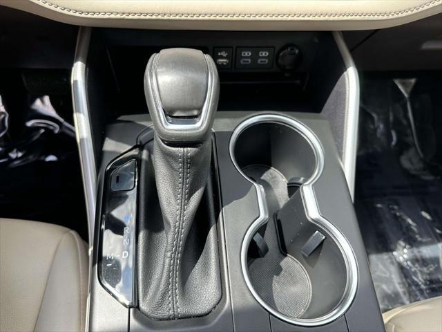 Photo of 2022 Wind Chill Pearl Toyota Highlander
