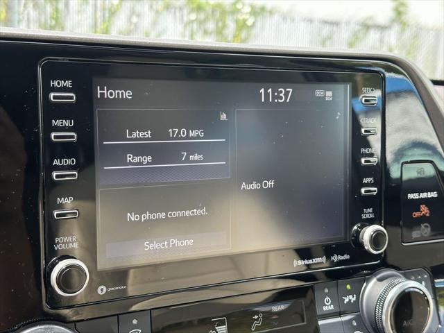 Photo of 2022 Wind Chill Pearl Toyota Highlander