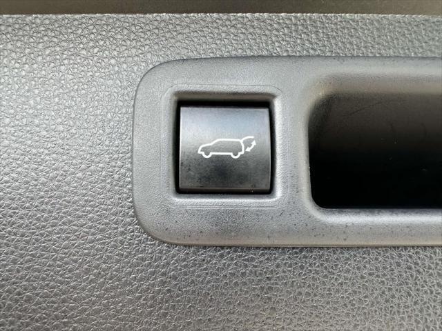 Photo of 2022 Wind Chill Pearl Toyota Highlander