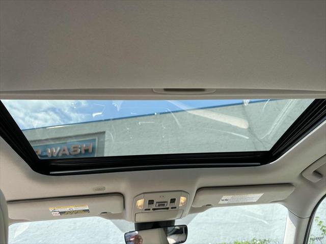 Photo of 2022 Wind Chill Pearl Toyota Highlander