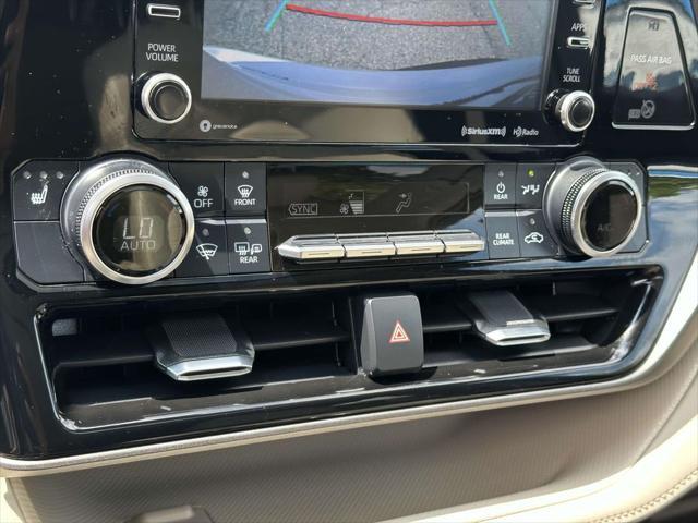 Photo of 2022 Wind Chill Pearl Toyota Highlander