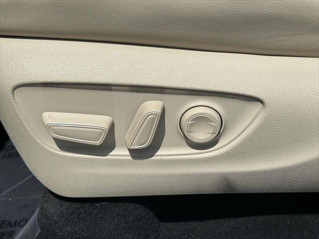 Photo of 2022 Wind Chill Pearl Toyota Highlander